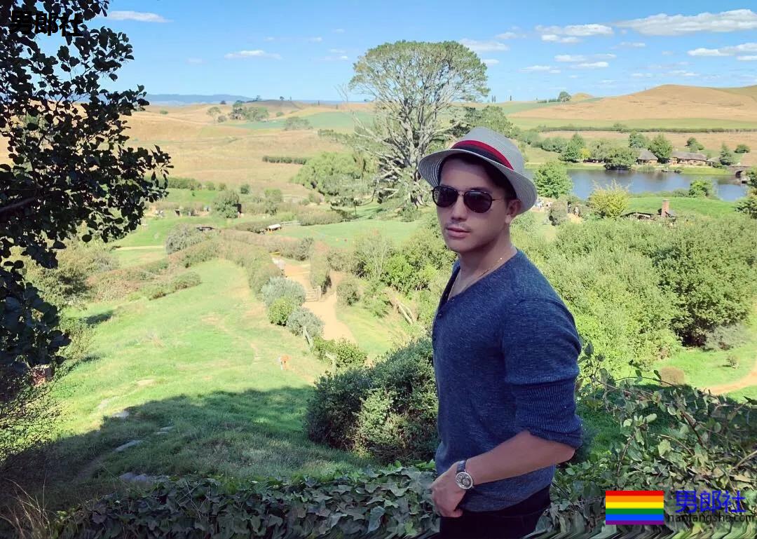 “胡子肌肉男泳池paly！包有大料更是实力满分！” - 51虹马