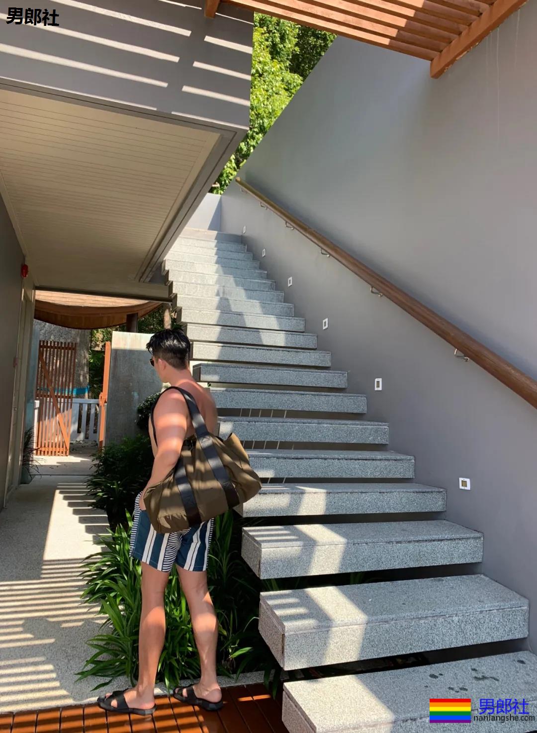 “胡子肌肉男泳池paly！包有大料更是实力满分！” - 51虹马