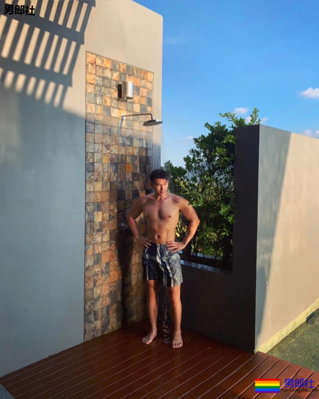 “胡子肌肉男泳池paly！包有大料更是实力满分！” - 51虹马