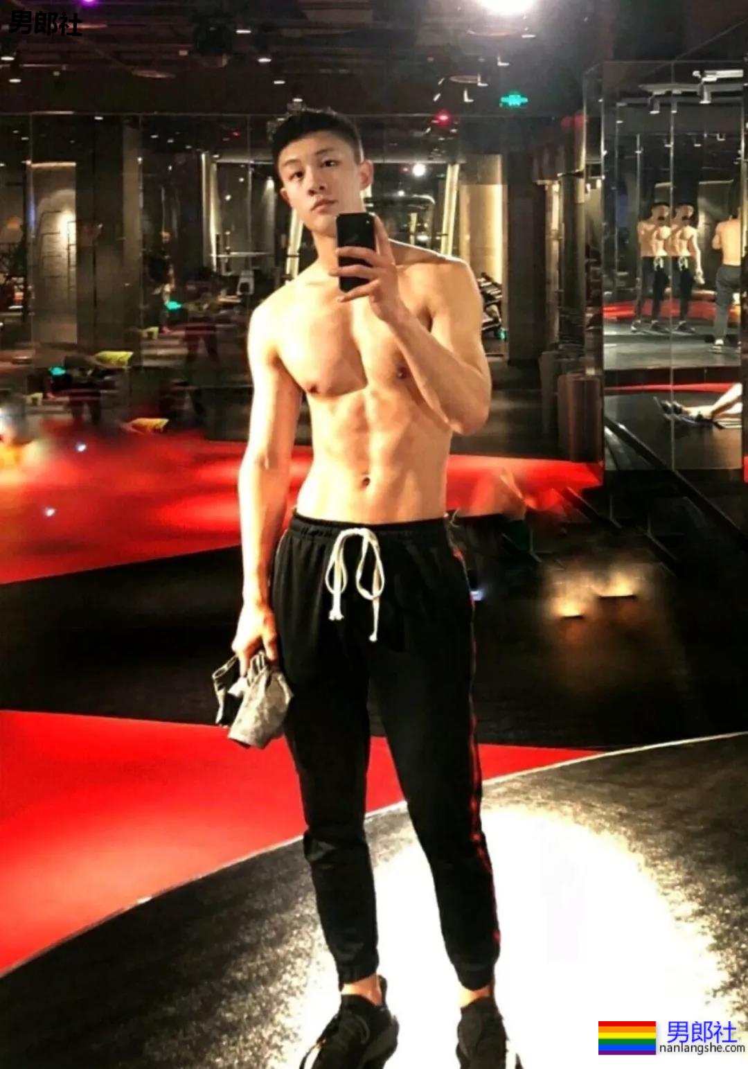 大长腿小狼狗颜值逆天，五分钟给我他的资料！ - 51虹马