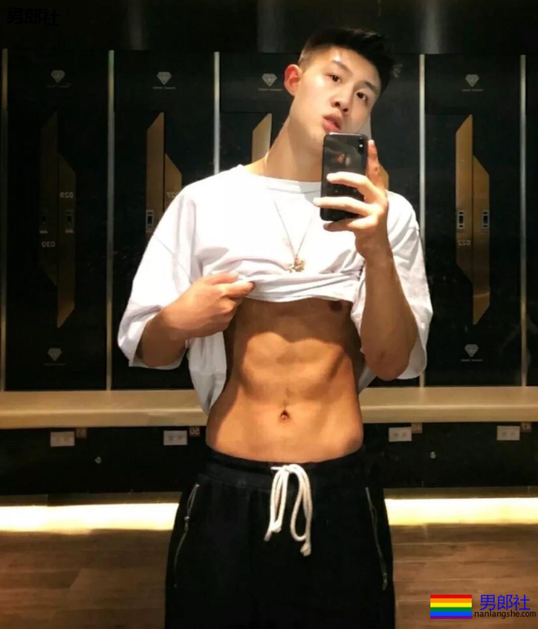 大长腿小狼狗颜值逆天，五分钟给我他的资料！ - 51虹马