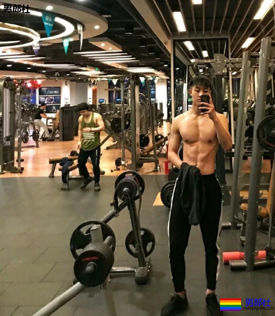 大长腿小狼狗颜值逆天，五分钟给我他的资料！ - 51虹马