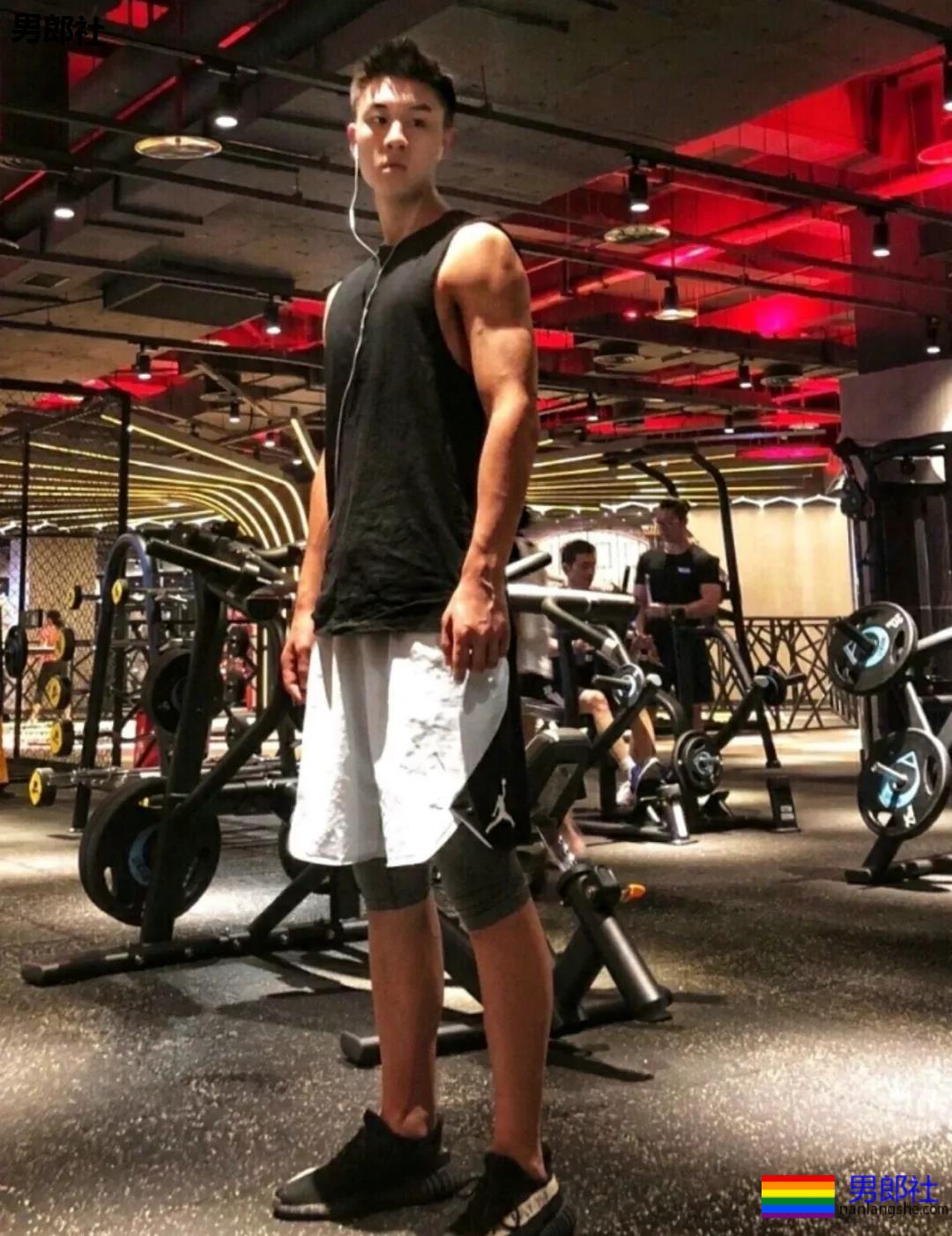 大长腿小狼狗颜值逆天，五分钟给我他的资料！ - 51虹马