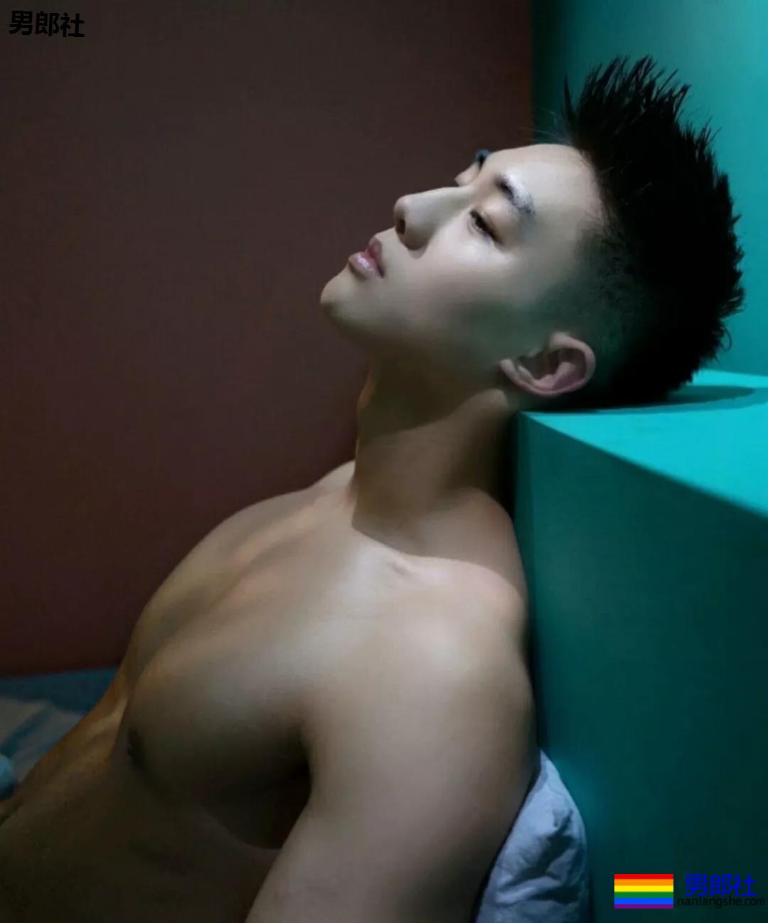 大长腿小狼狗颜值逆天，五分钟给我他的资料！ - 51虹马