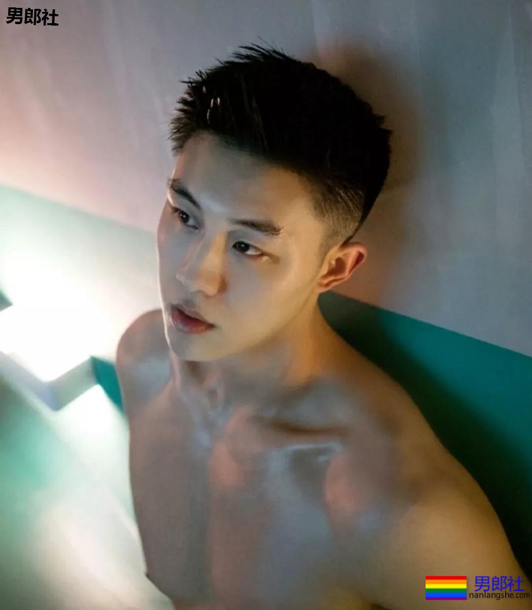 大长腿小狼狗颜值逆天，五分钟给我他的资料！ - 51虹马