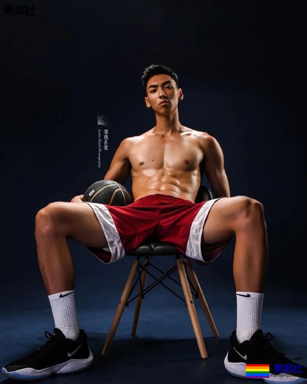 19岁薄肌篮球体育生，也太太太帅了吧! - 51虹马