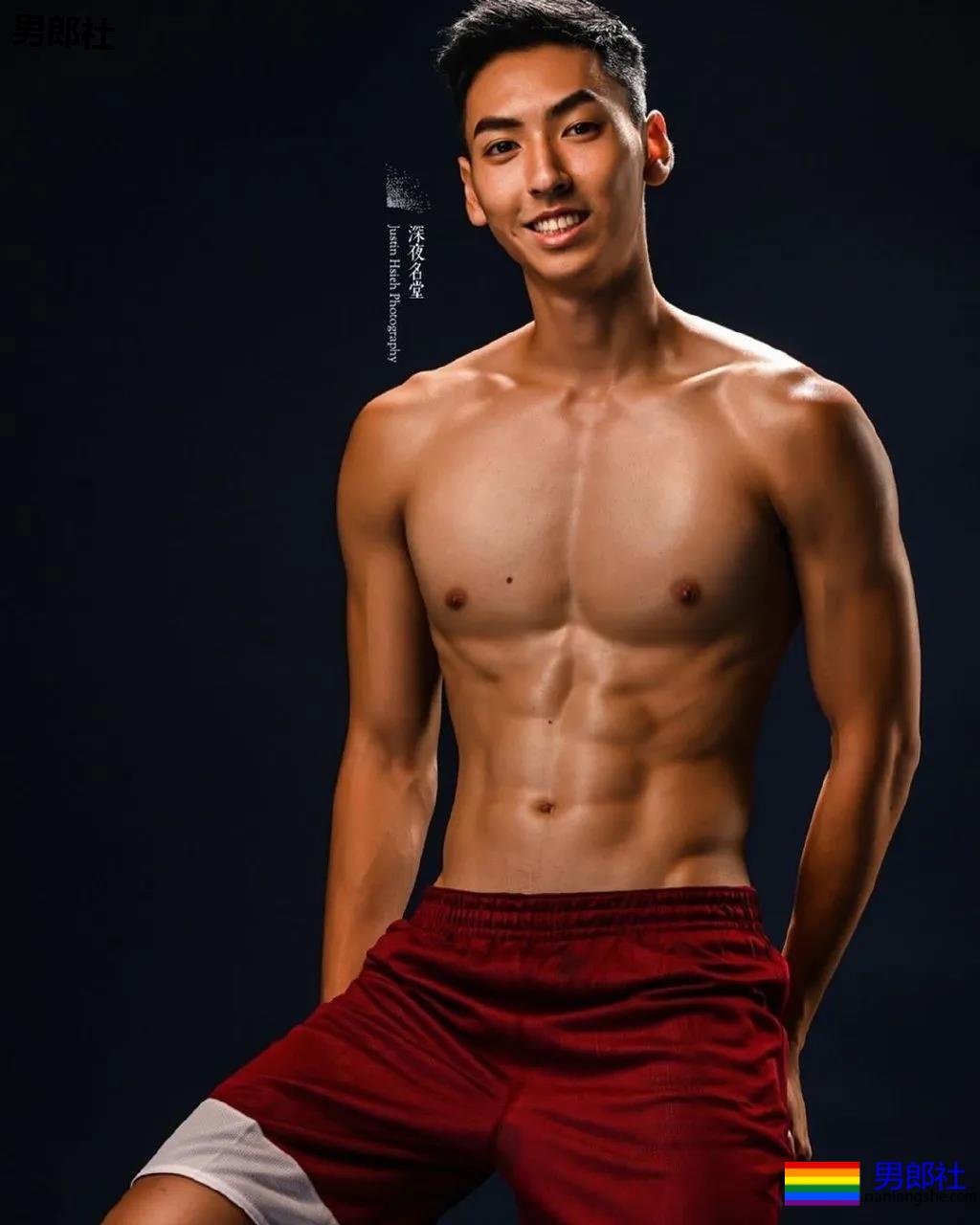 19岁薄肌篮球体育生，也太太太帅了吧! - 51虹马