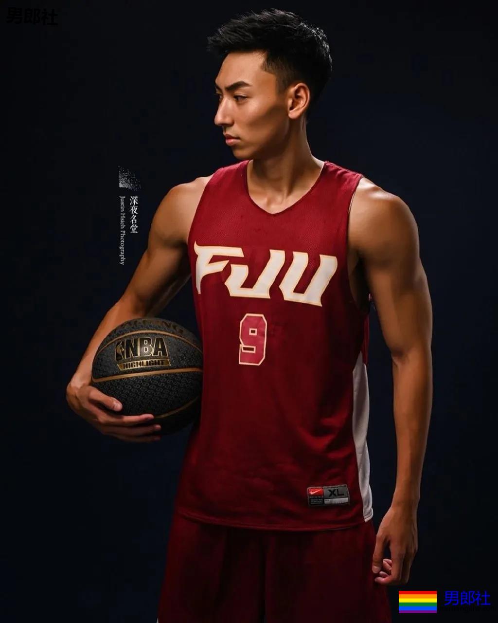 19岁薄肌篮球体育生，也太太太帅了吧! - 51虹马