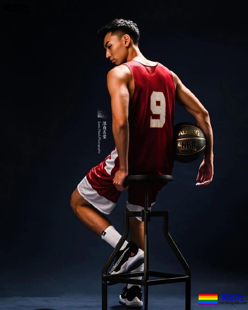 19岁薄肌篮球体育生，也太太太帅了吧! - 51虹马