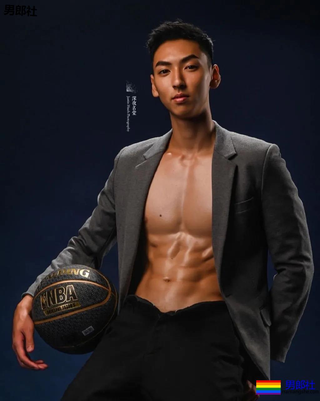 19岁薄肌篮球体育生，也太太太帅了吧! - 51虹马