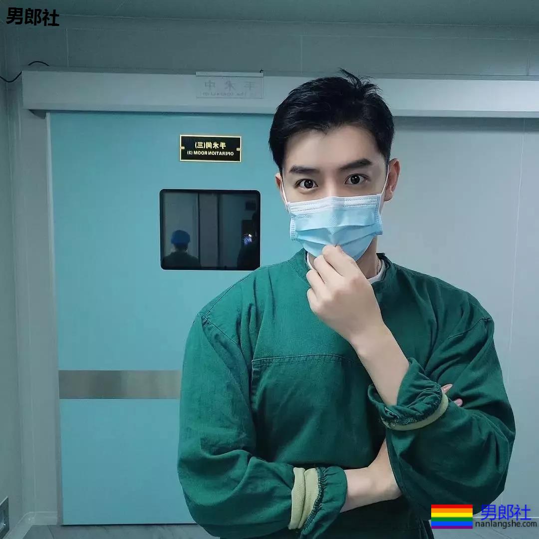 粉嫩的小奶狗居然是医生，爆红网络简直太可口了。-51虹马