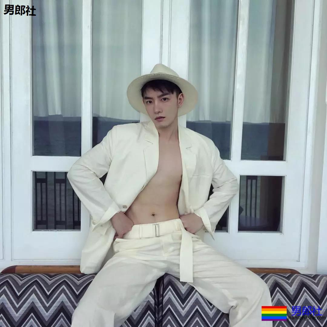 粉嫩的小奶狗居然是医生,爆红网络简直太可口了。 - 51虹马 粉嫩的小奶狗居然是医生,爆红网络简直太可口了。 - 51虹马