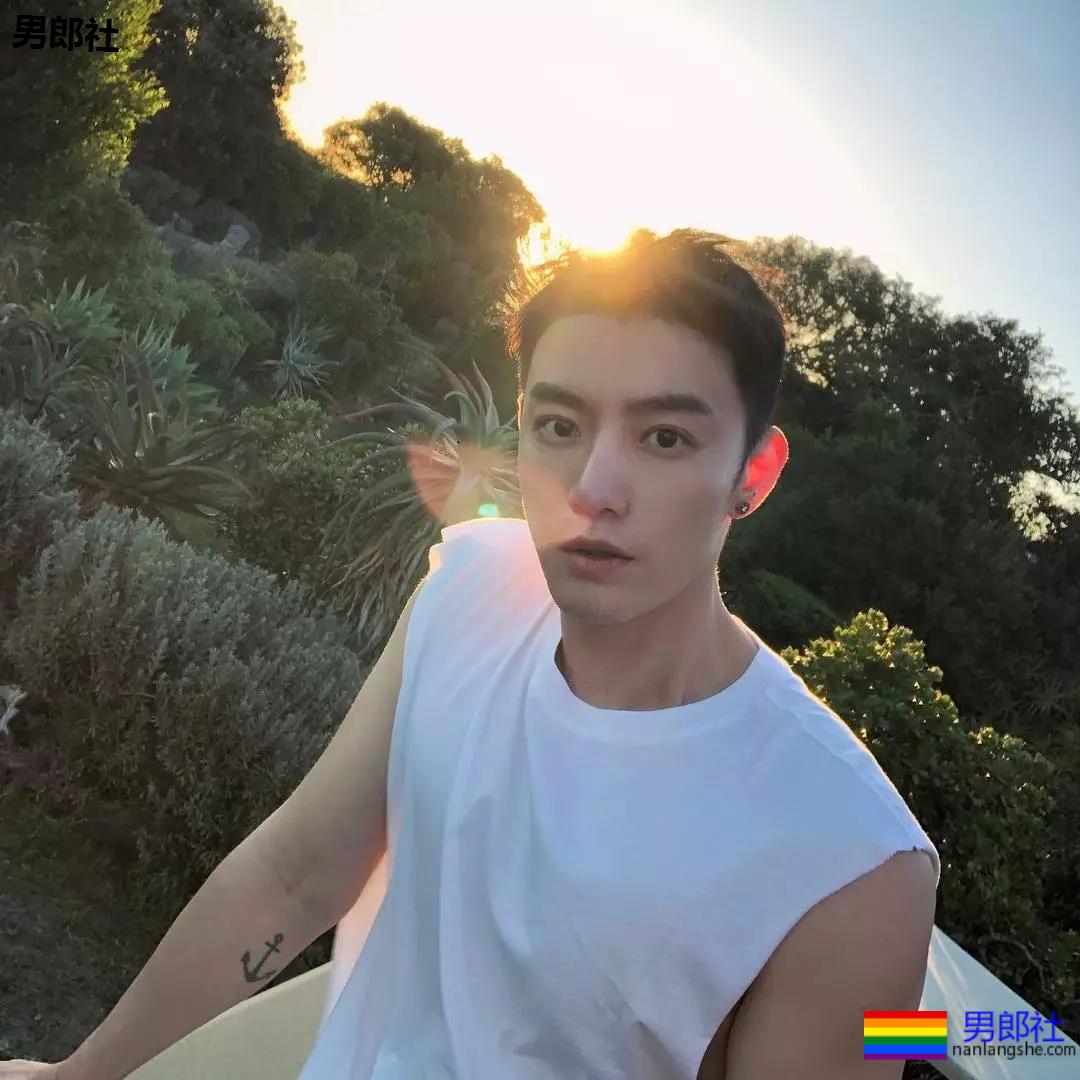 粉嫩的小奶狗居然是医生,爆红网络简直太可口了。 - 51虹马 粉嫩的小奶狗居然是医生,爆红网络简直太可口了。 - 51虹马