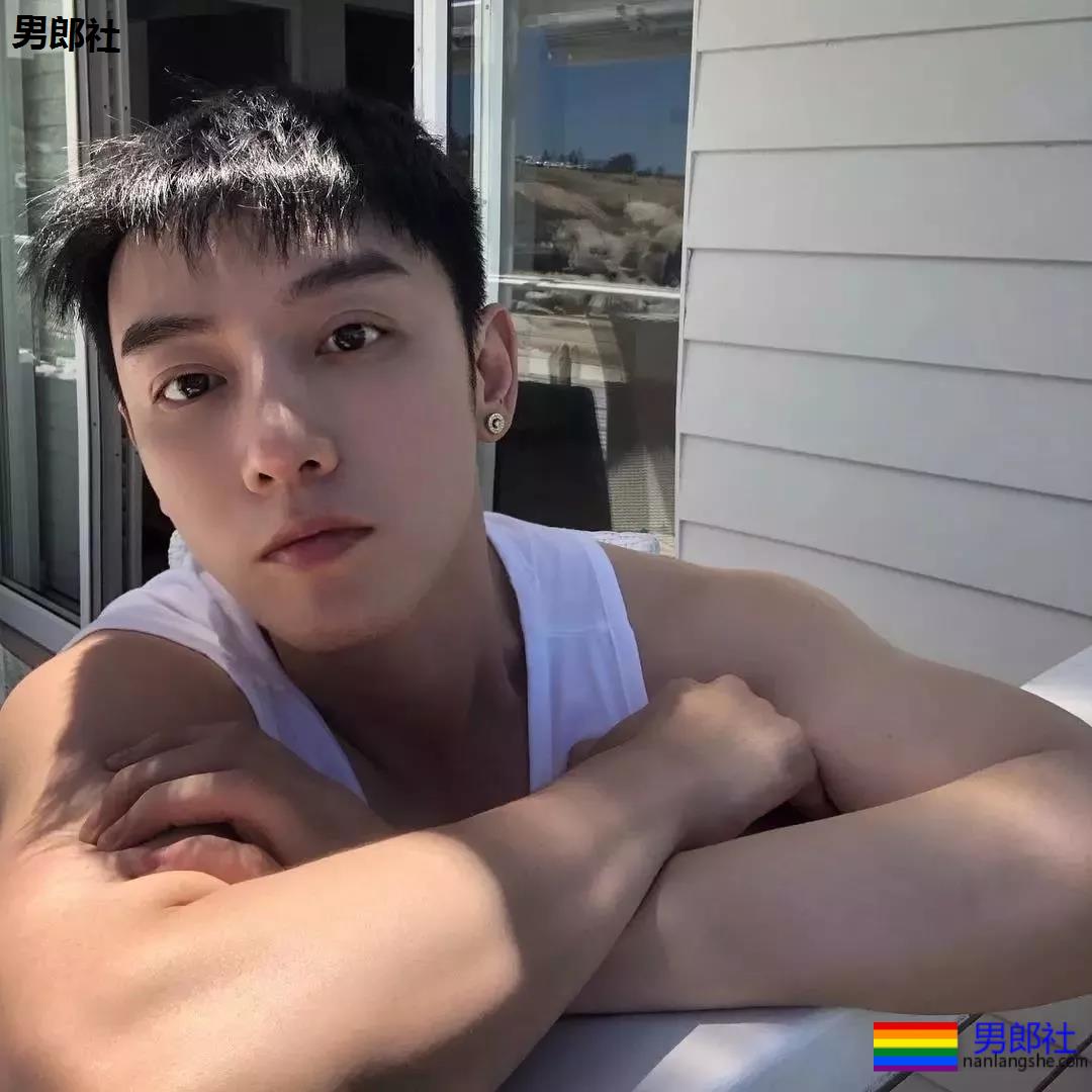 粉嫩的小奶狗居然是医生,爆红网络简直太可口了。 - 51虹马 粉嫩的小奶狗居然是医生,爆红网络简直太可口了。 - 51虹马