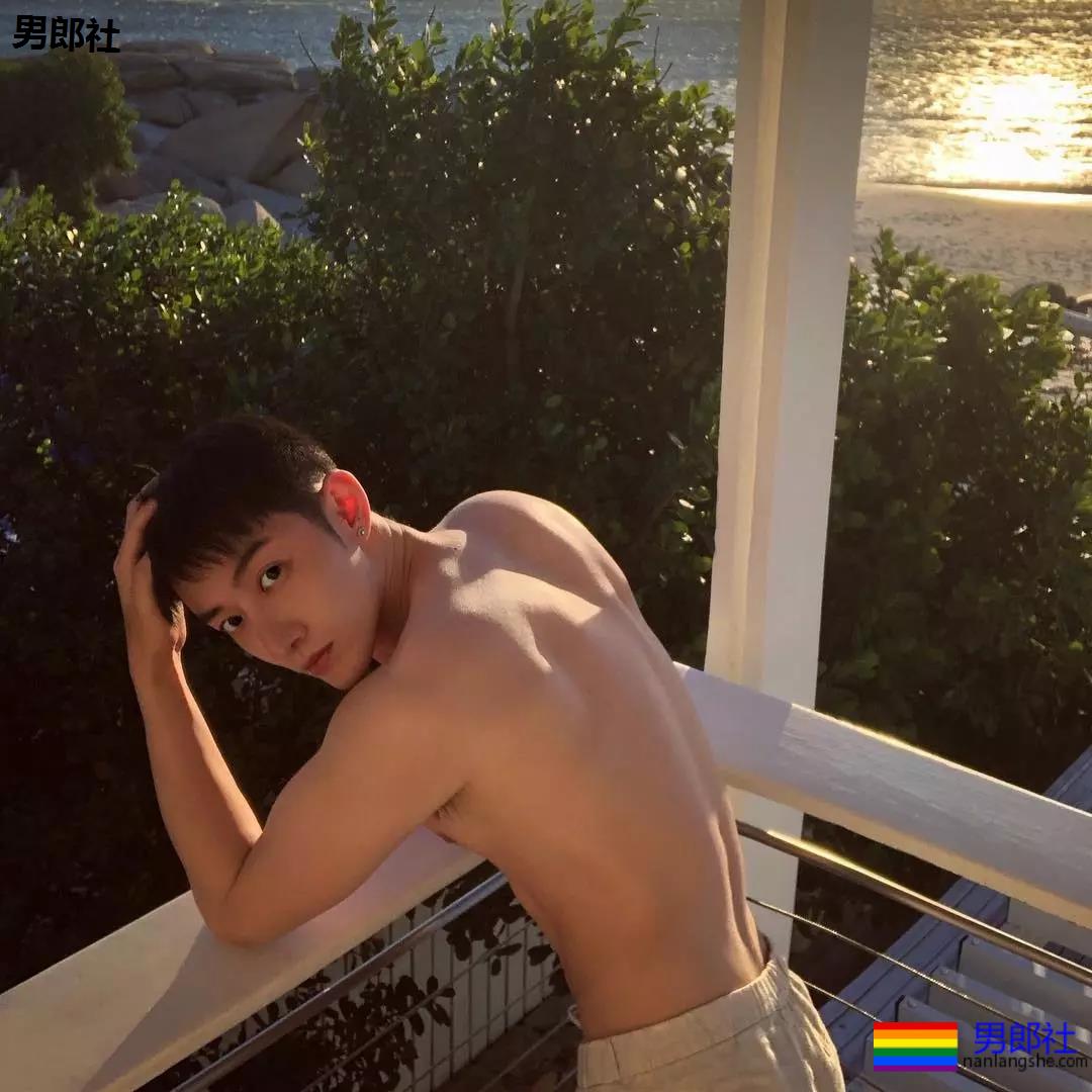 粉嫩的小奶狗居然是医生,爆红网络简直太可口了。 - 51虹马 粉嫩的小奶狗居然是医生,爆红网络简直太可口了。 - 51虹马