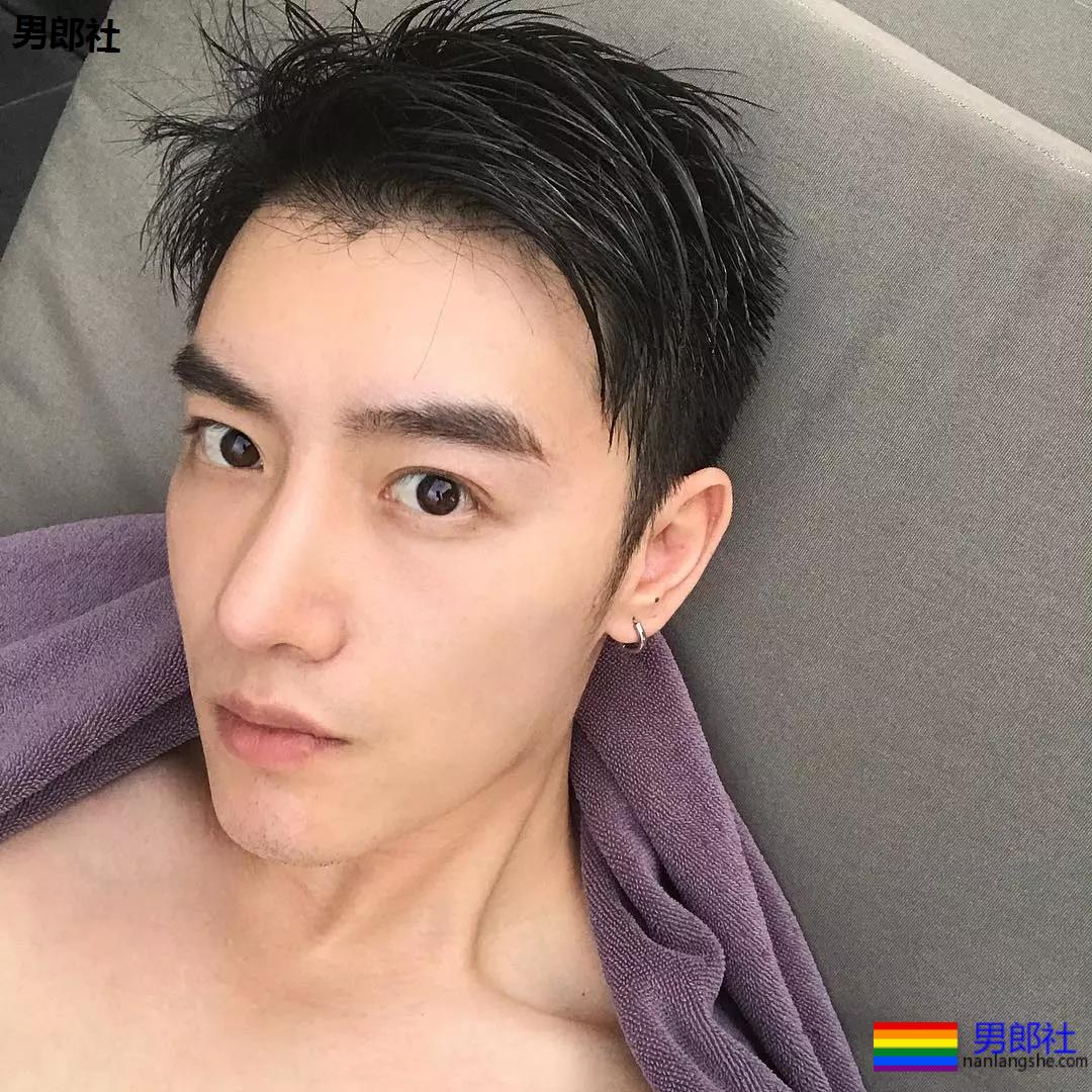 粉嫩的小奶狗居然是医生,爆红网络简直太可口了。 - 51虹马 粉嫩的小奶狗居然是医生,爆红网络简直太可口了。 - 51虹马