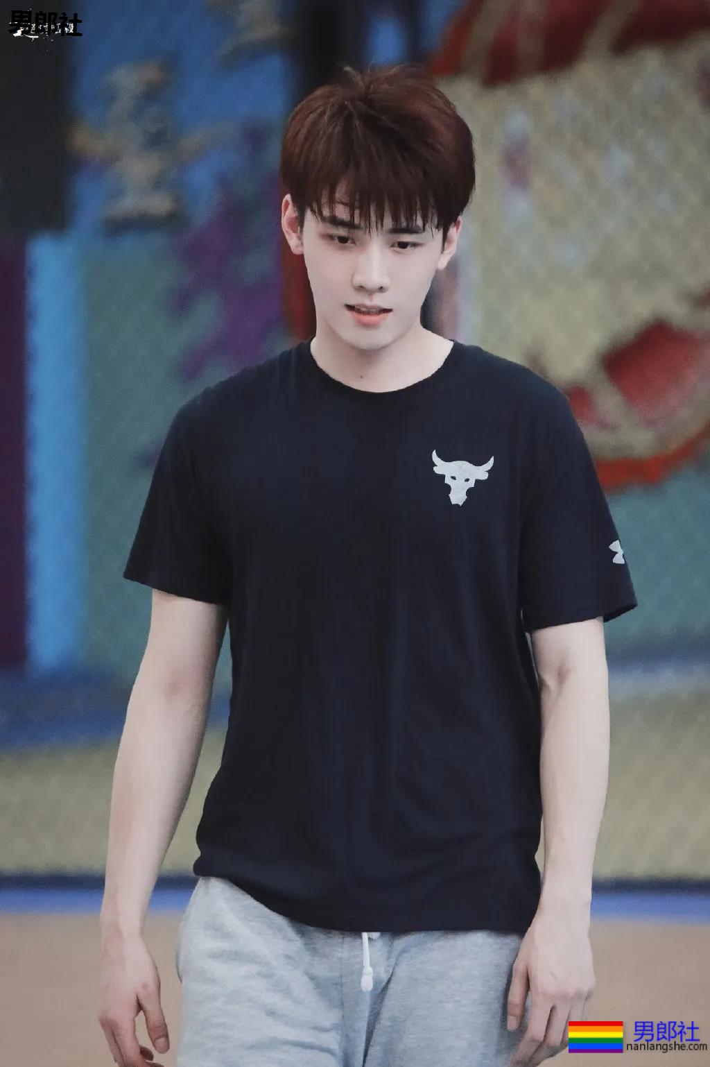 阳光帅气的篮球校草，神仙颜值太撩人了! - 51虹马