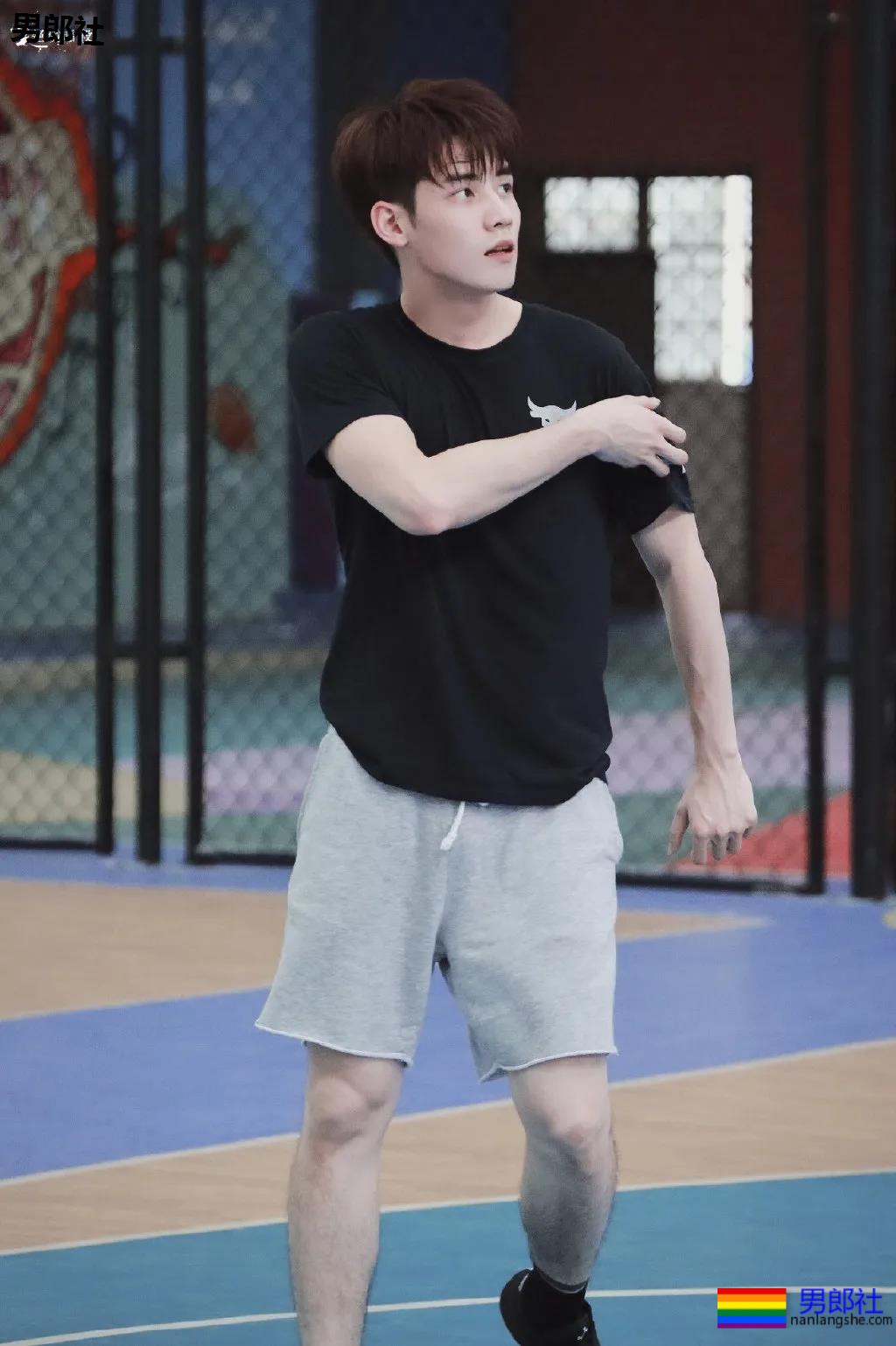 阳光帅气的篮球校草，神仙颜值太撩人了! - 51虹马