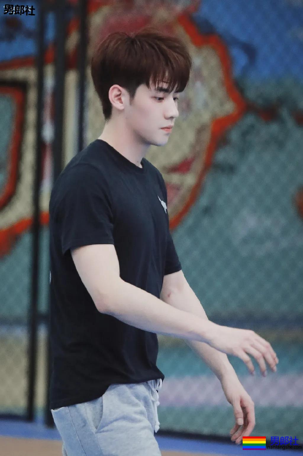 阳光帅气的篮球校草，神仙颜值太撩人了! - 51虹马