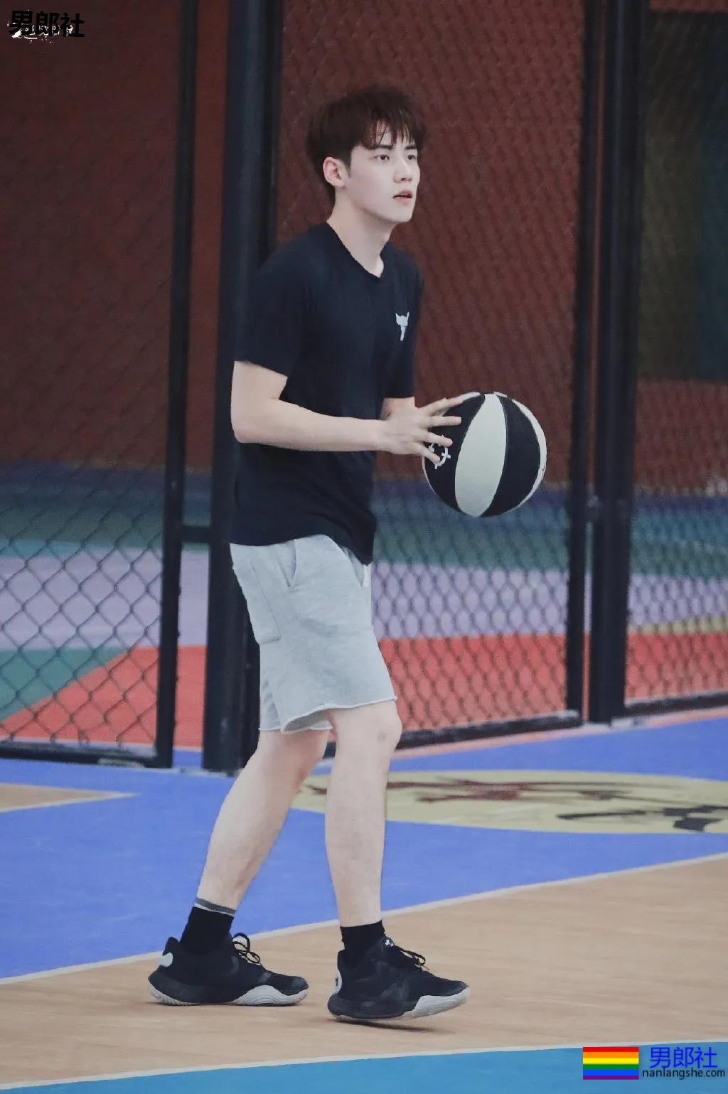 阳光帅气的篮球校草，神仙颜值太撩人了! - 51虹马