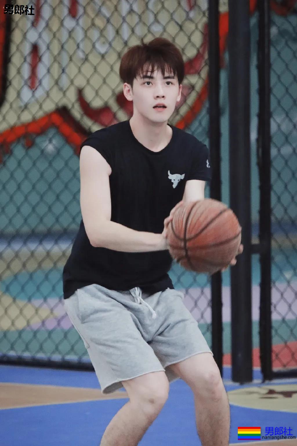 阳光帅气的篮球校草，神仙颜值太撩人了! - 51虹马