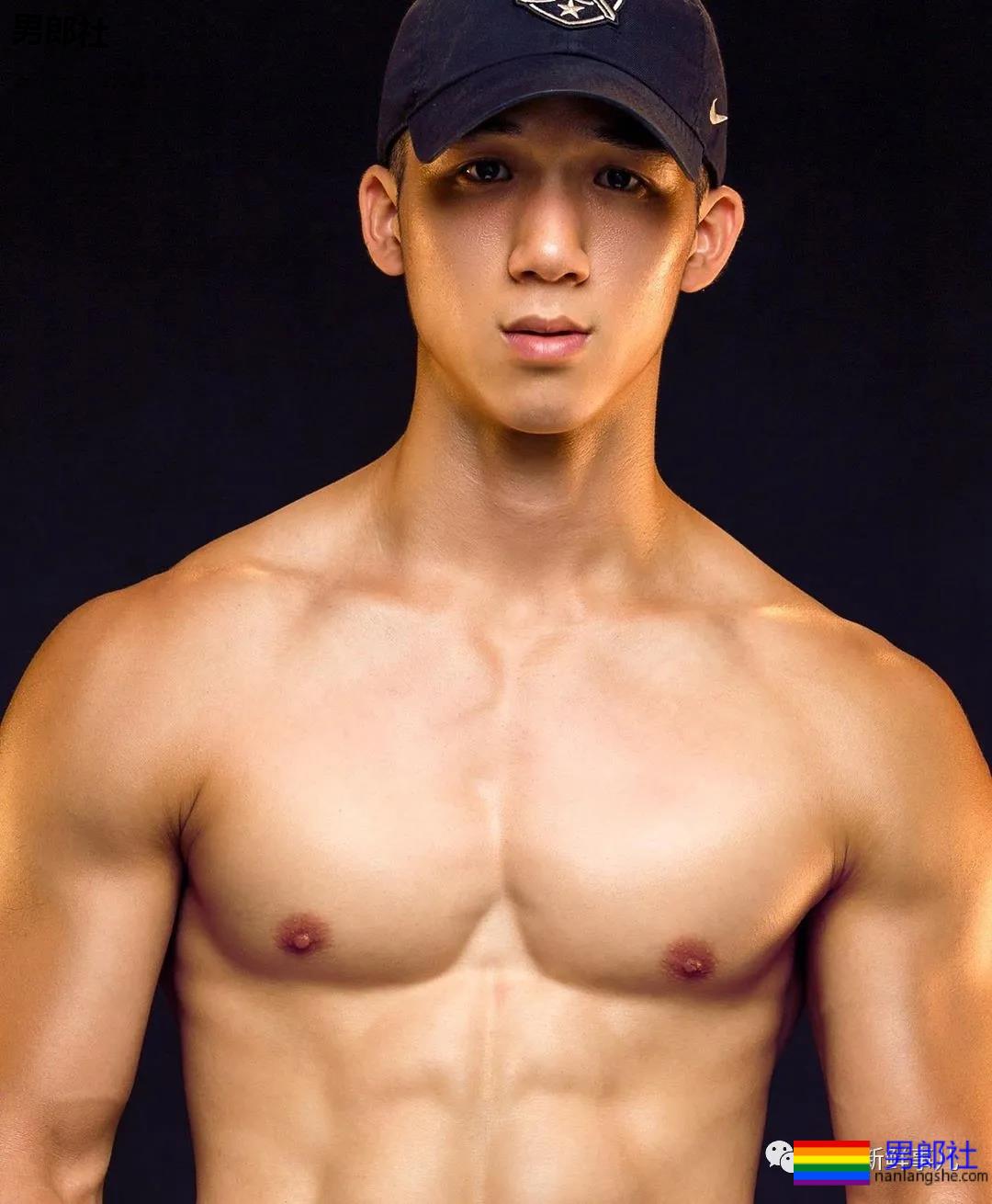 健身教练拍写真P图过度，看到真人幻灭了！ - 51虹马