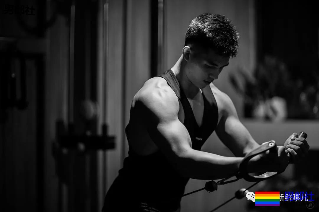 健身教练拍写真P图过度，看到真人幻灭了！ - 51虹马