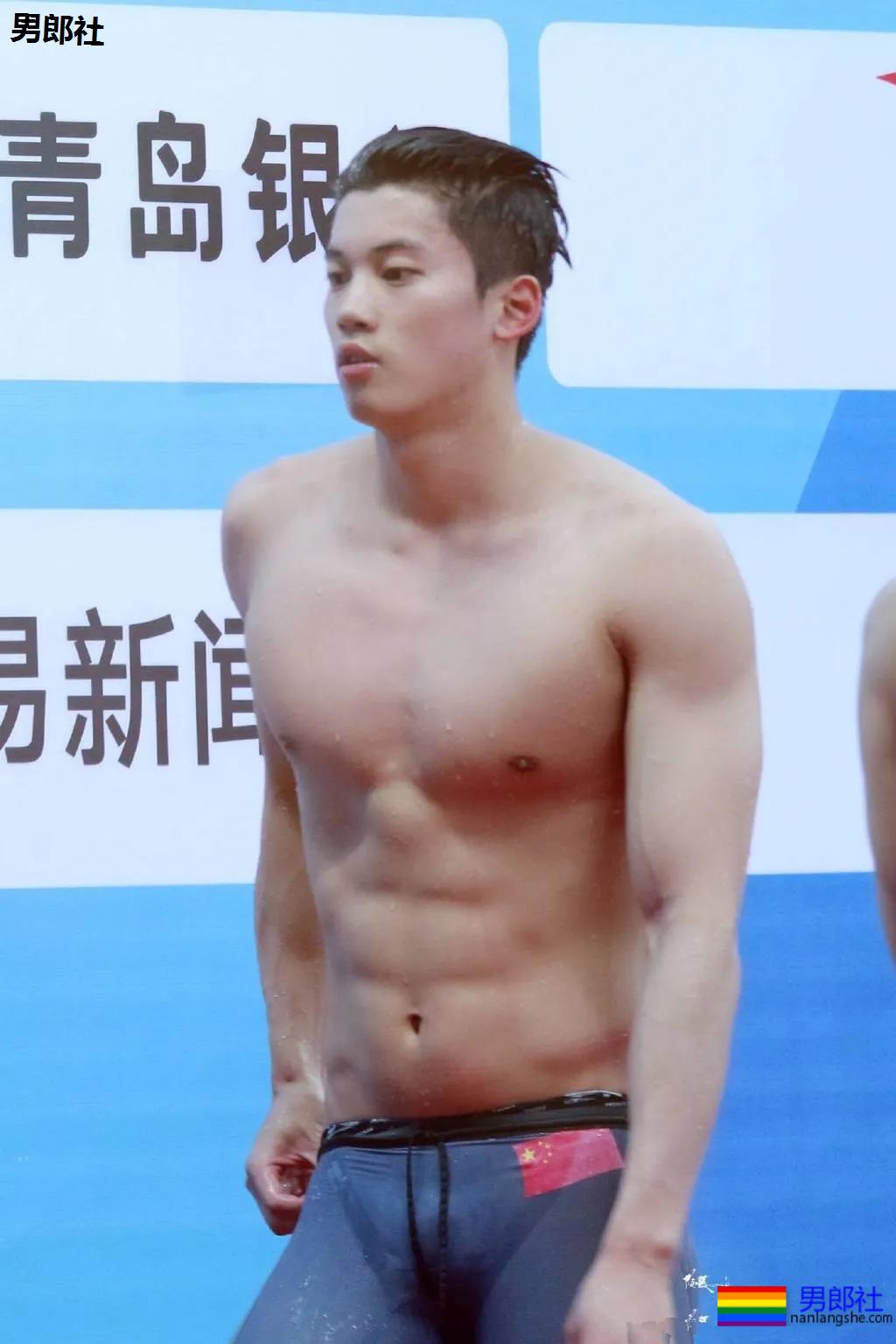 游泳队汪顺训练照惹尖叫，192腹肌公狗腰好身材，太馋了! - 51虹马