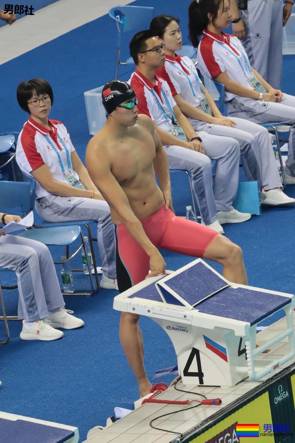 游泳队汪顺训练照惹尖叫，192腹肌公狗腰好身材，太馋了! - 51虹马