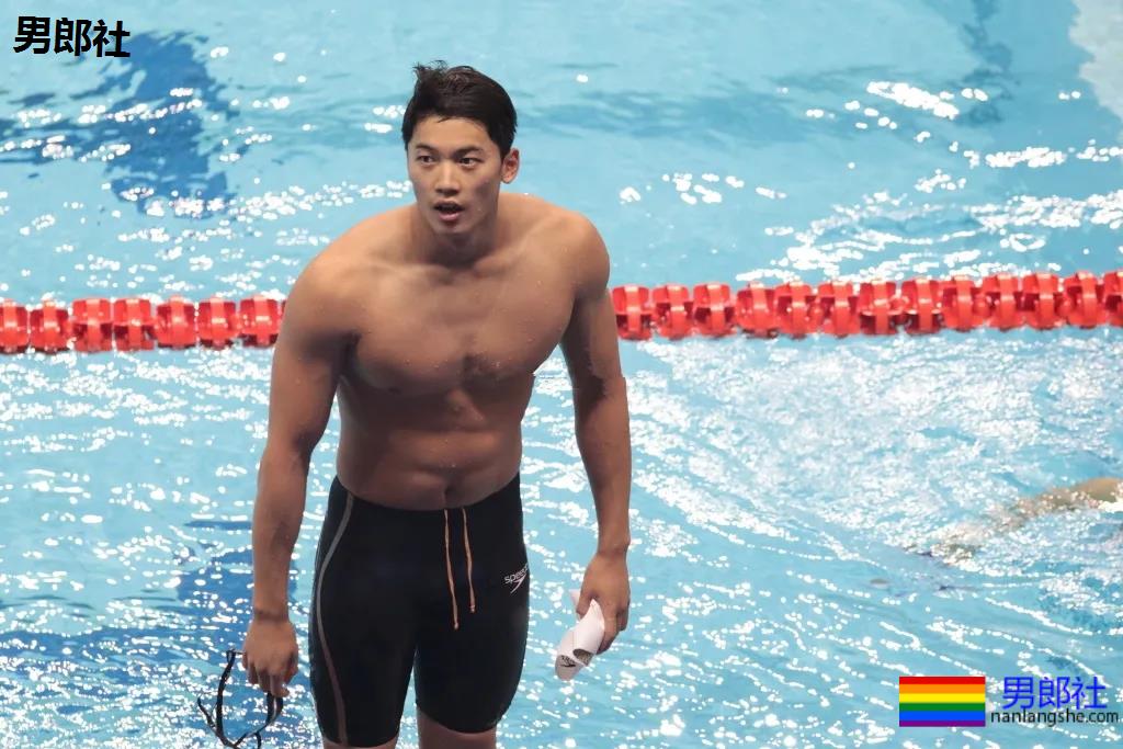 游泳队汪顺训练照惹尖叫，192腹肌公狗腰好身材，太馋了! - 51虹马