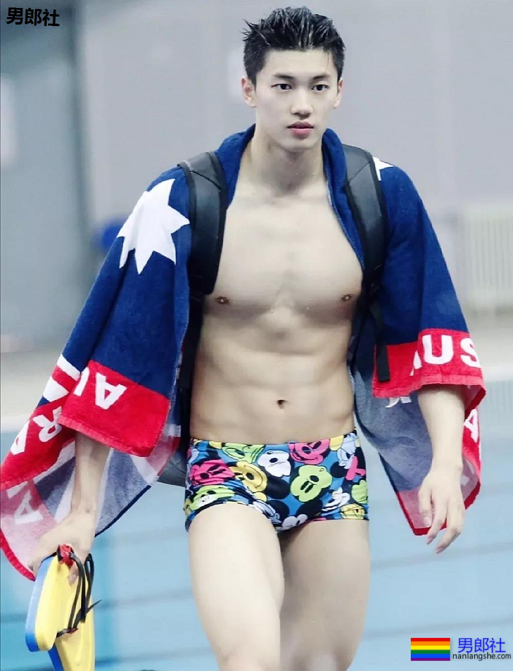 游泳队汪顺训练照惹尖叫，192腹肌公狗腰好身材，太馋了! - 51虹马