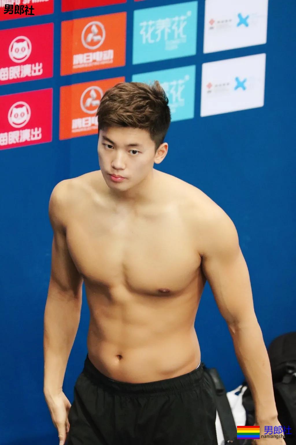 游泳队汪顺训练照惹尖叫，192腹肌公狗腰好身材，太馋了! - 51虹马