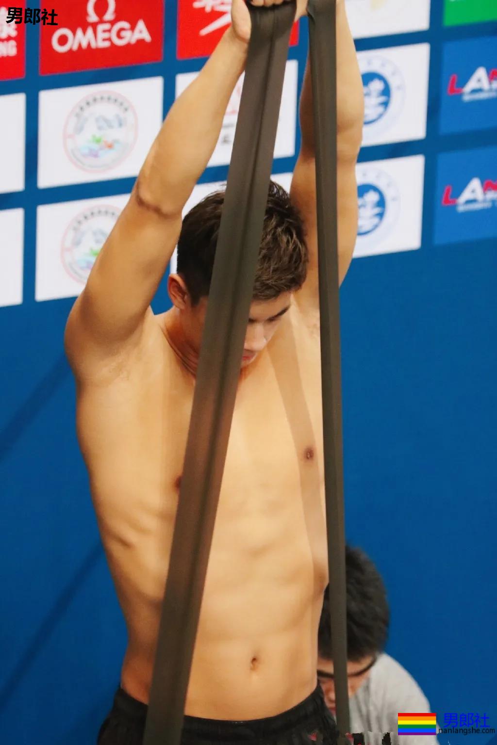 游泳队汪顺训练照惹尖叫，192腹肌公狗腰好身材，太馋了! - 51虹马