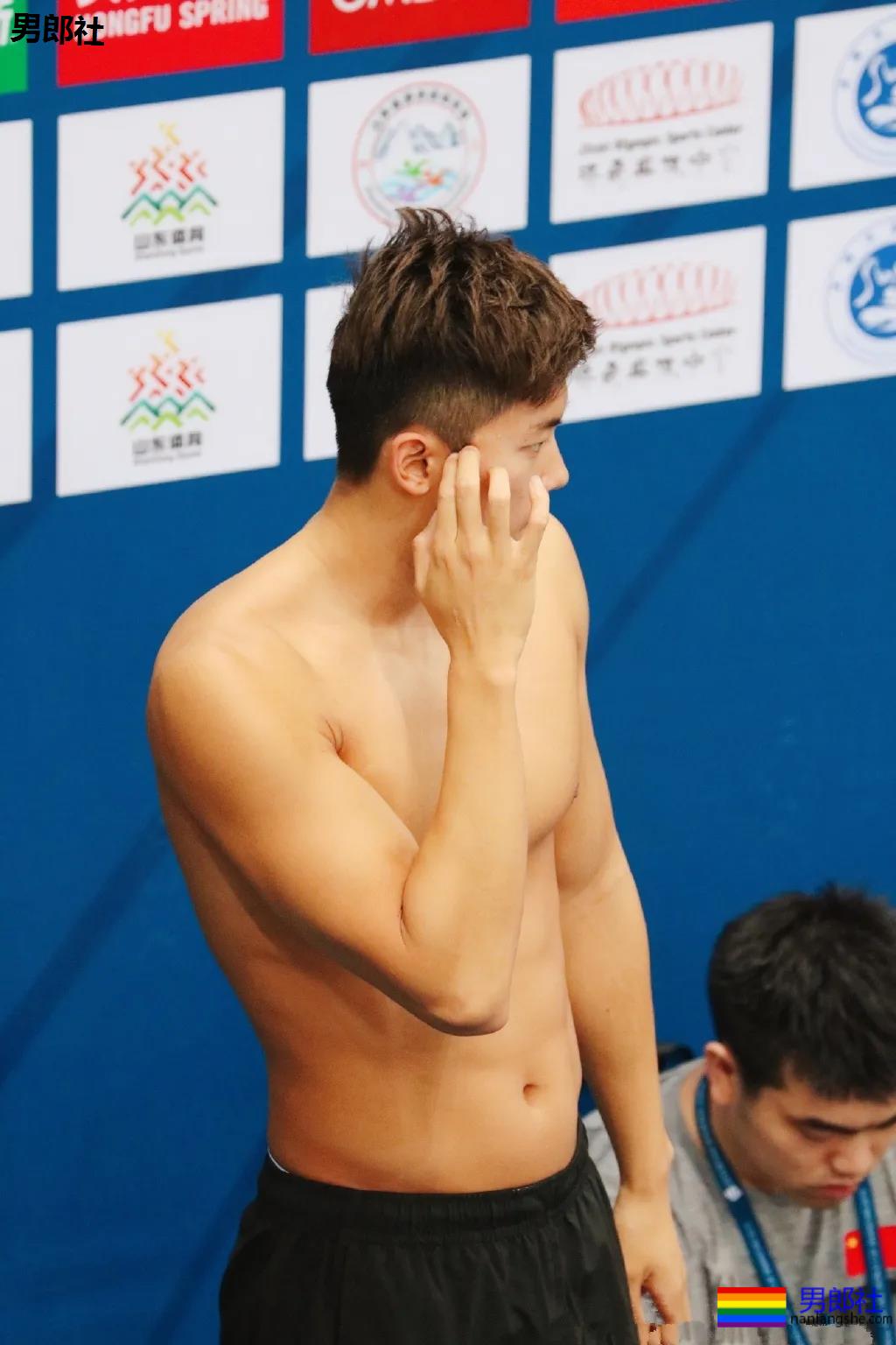 游泳队汪顺训练照惹尖叫，192腹肌公狗腰好身材，太馋了! - 51虹马