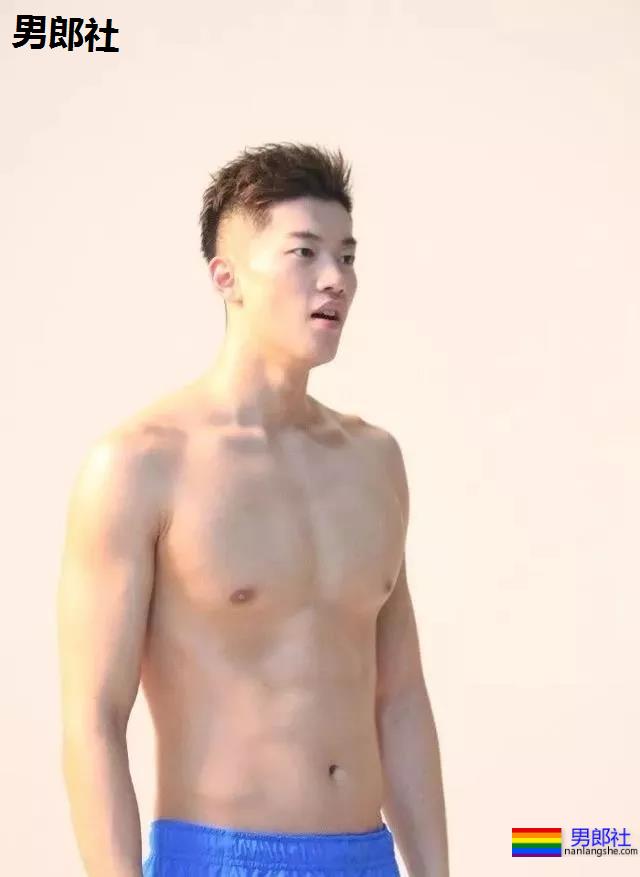 游泳队汪顺训练照惹尖叫，192腹肌公狗腰好身材，太馋了! - 51虹马