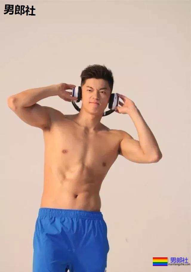 游泳队汪顺训练照惹尖叫，192腹肌公狗腰好身材，太馋了! - 51虹马