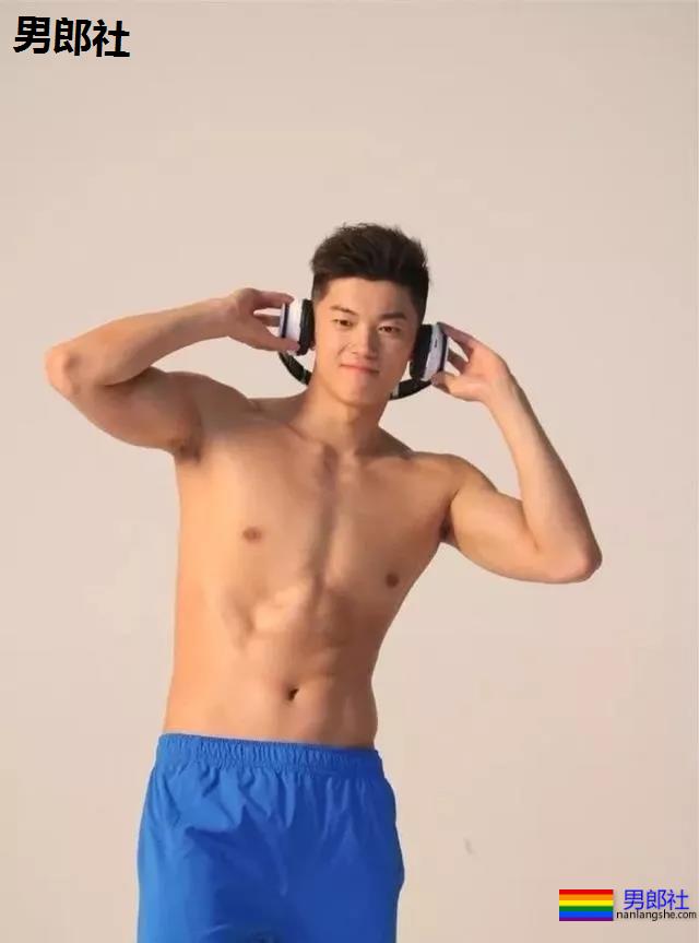 游泳队汪顺训练照惹尖叫，192腹肌公狗腰好身材，太馋了! - 51虹马