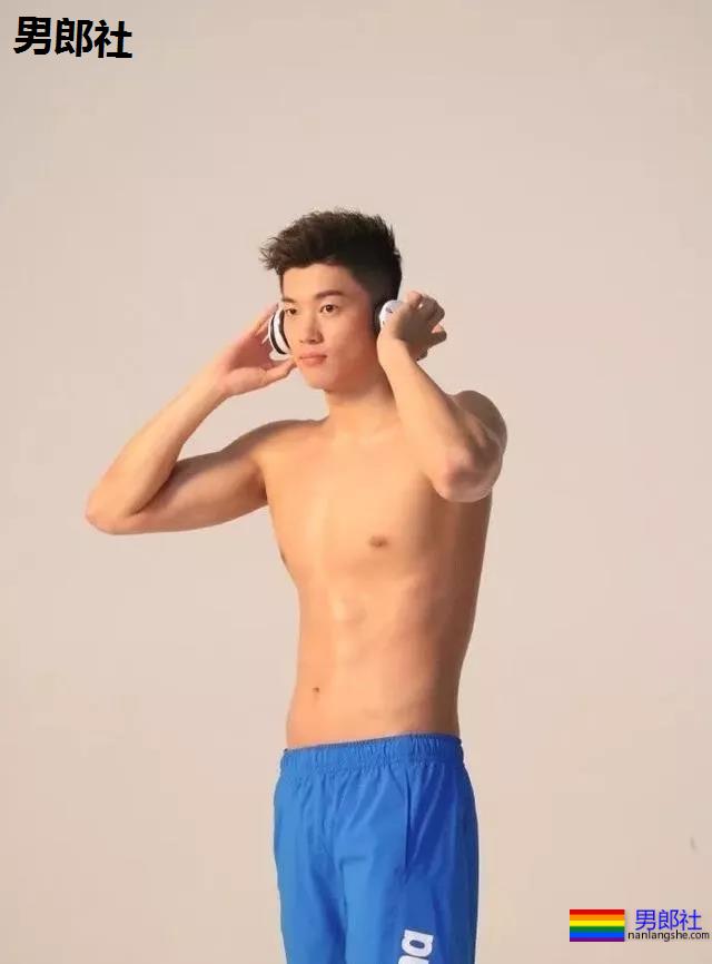 游泳队汪顺训练照惹尖叫，192腹肌公狗腰好身材，太馋了! - 51虹马