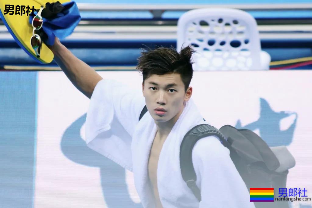 游泳队汪顺训练照惹尖叫，192腹肌公狗腰好身材，太馋了! - 51虹马