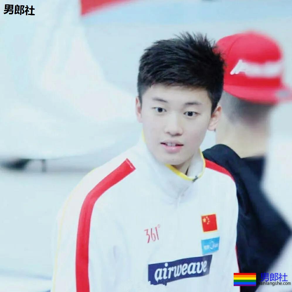 游泳队汪顺训练照惹尖叫，192腹肌公狗腰好身材，太馋了! - 51虹马