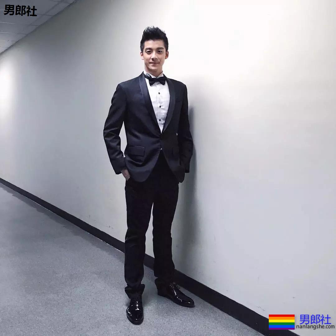 42寸胸肌+前泳队健将持身,又一新人男星被导演力捧! - 51虹马 42寸胸肌+前泳队健将持身,又一新人男星被导演力捧! - 51虹马