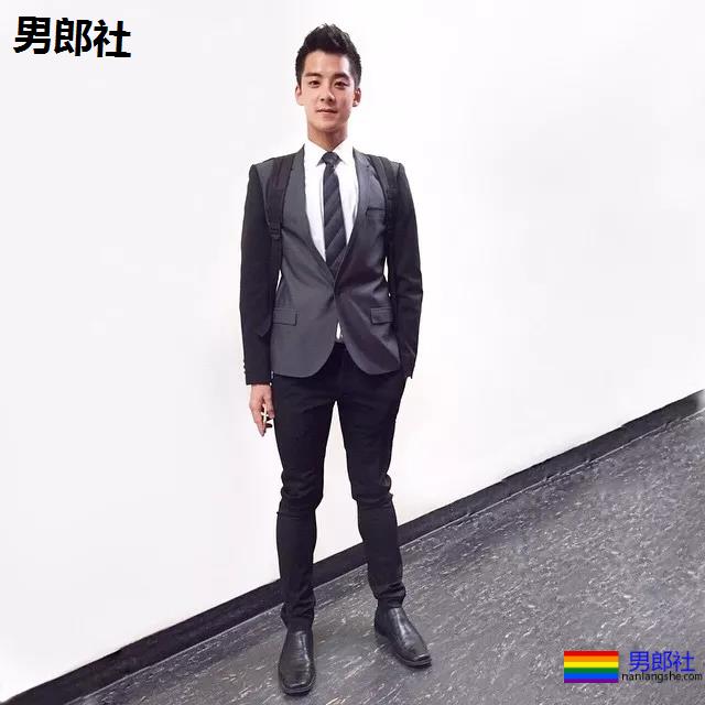 42寸胸肌+前泳队健将持身,又一新人男星被导演力捧! - 51虹马 42寸胸肌+前泳队健将持身,又一新人男星被导演力捧! - 51虹马