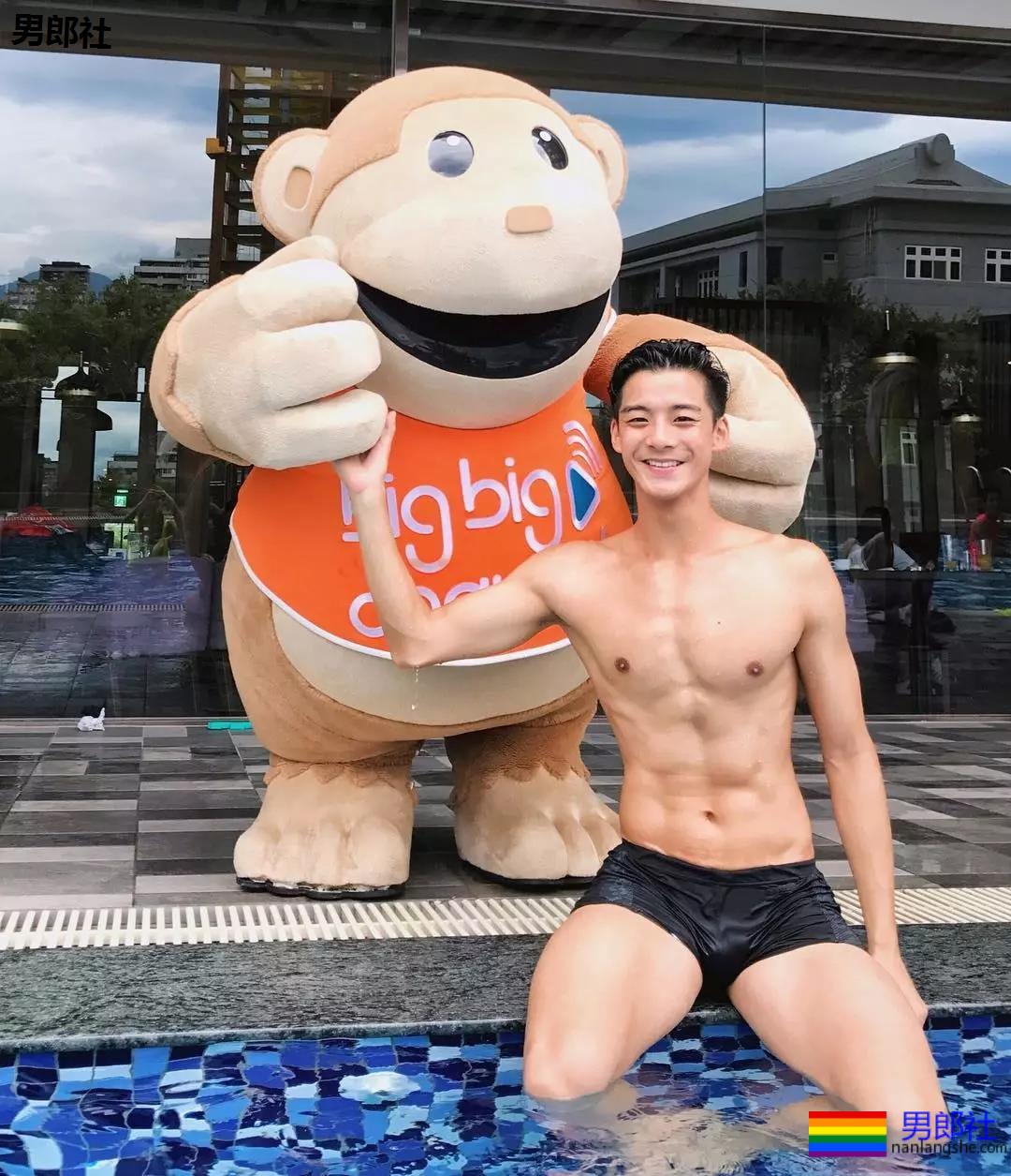 42寸胸肌+前泳队健将持身,又一新人男星被导演力捧! - 51虹马 42寸胸肌+前泳队健将持身,又一新人男星被导演力捧! - 51虹马