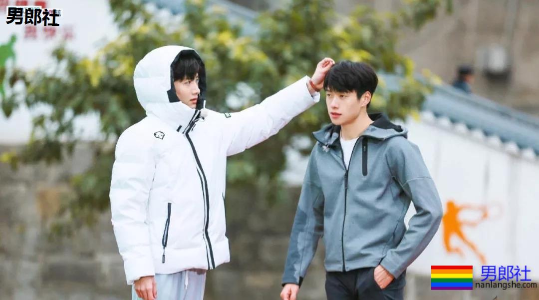 白敬亭说自己不是帅哥，上热搜了！ - 51虹马