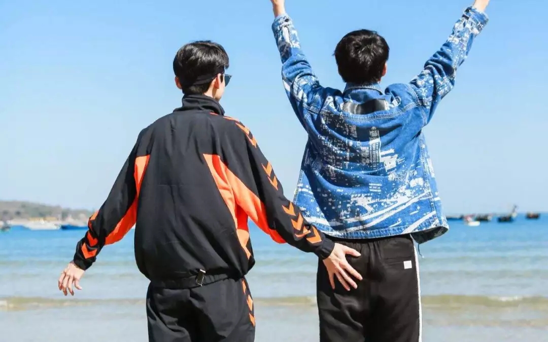 白敬亭说自己不是帅哥，上热搜了！ - 51虹马