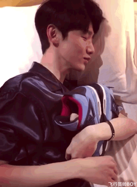 白敬亭说自己不是帅哥，上热搜了！ - 51虹马