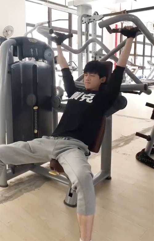 白敬亭说自己不是帅哥，上热搜了！ - 51虹马