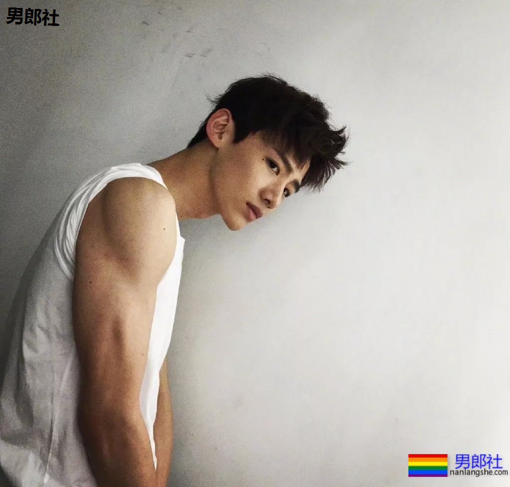 白敬亭说自己不是帅哥，上热搜了！ - 51虹马