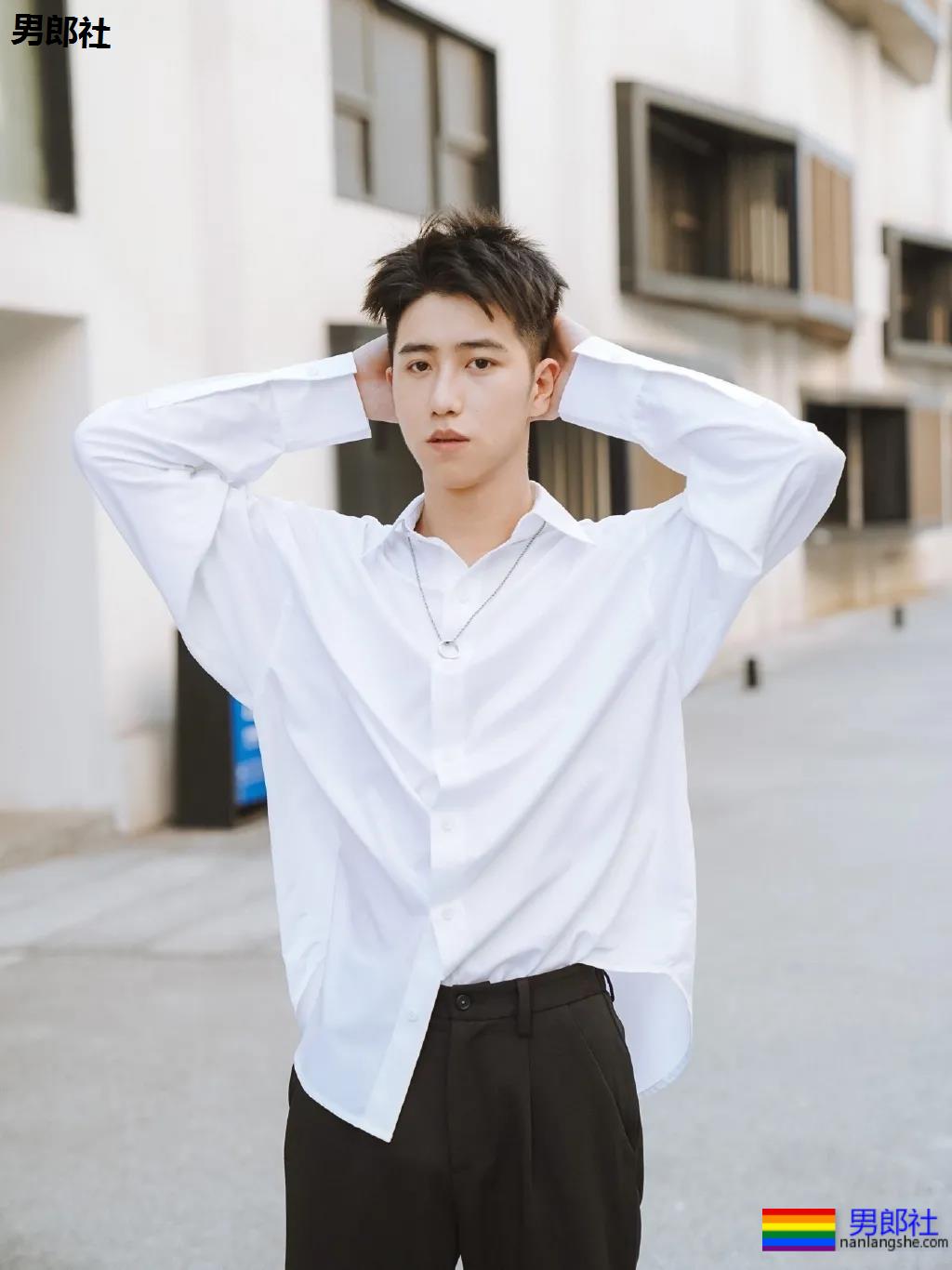 白衬衫小奶狗少年感十足，我想再来一次初恋！ - 51虹马