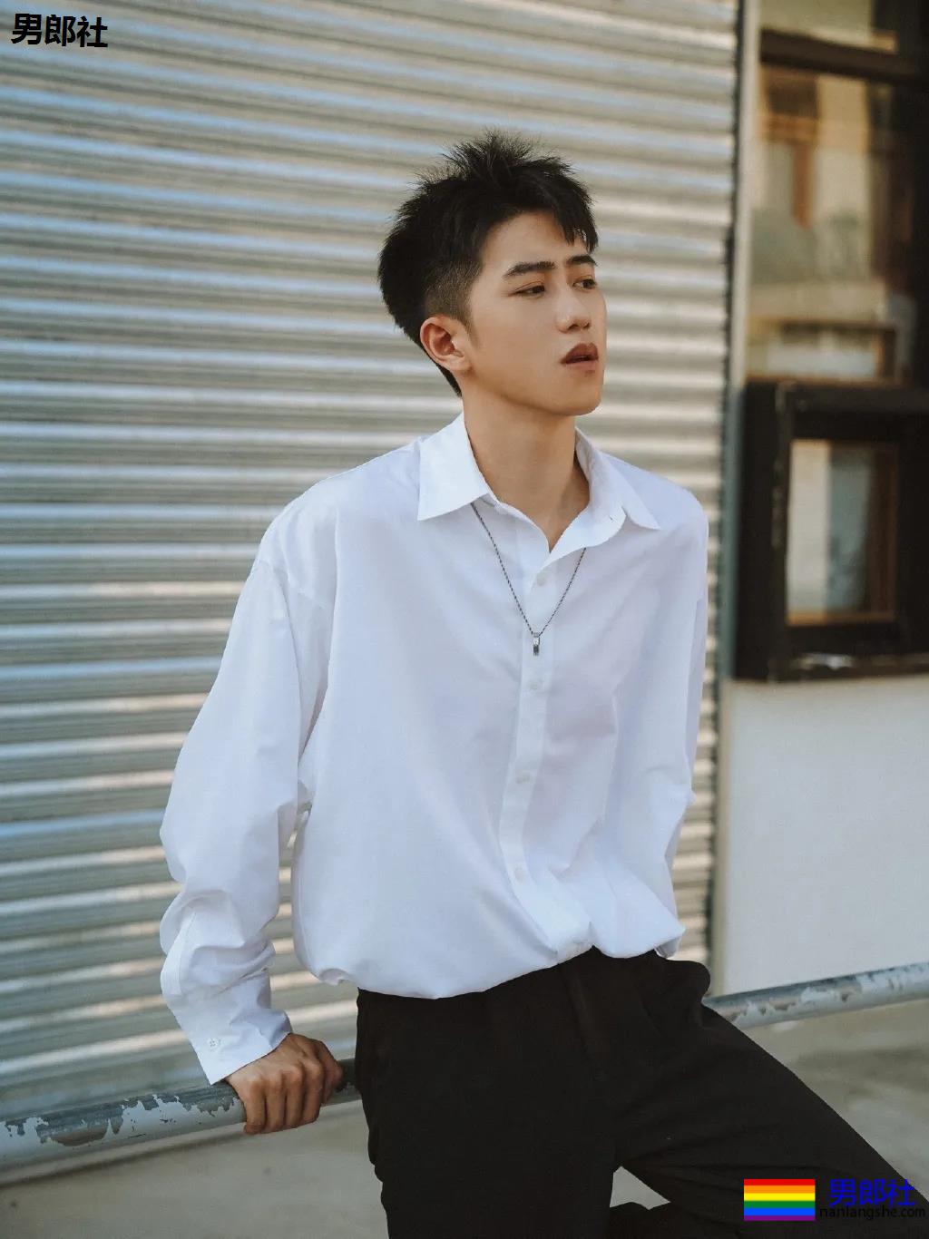 白衬衫小奶狗少年感十足，我想再来一次初恋！ - 51虹马